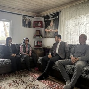 İl Müdürümüz İlkay Türkoğlu, Van ilinde meydana gelen çığ düşmesi sonucu arama-tarama faaliyeti sırasında şehit olan kahraman Uzman Çavuş Muhammer Keskin’in Çine ilçesinde ikamet eden kıymetli ailesini ziyareti - fotoğraf 5