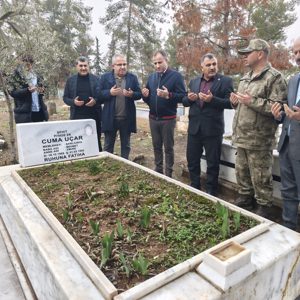 Şehit Cuma UÇAR’ı Şehadet Yıl Dönümünde Birecik İlçemizde Kabri Başında Andık - fotoğraf 1