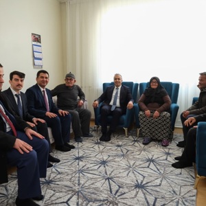 Valimiz Sayın Hayrettin Çiçek, Şehit Duran Dallıgül’ün Ailesini Ziyaret Etti - fotoğraf 1