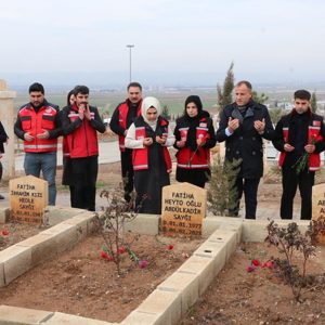 Depremde Hayatını Kaybeden Hemşerilerimizin Kabrini Ziyaret Ettik.  - fotoğraf 7