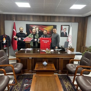 Nevşehir Aile ve Sosyal Hizmetler Spor Kulübü Başkanı Ramazan Gülhan, Hentbol Antrenörü İlyas Özyurt ve Spor Uzmanı Mehmet Bayar, İl Müdürümüz Mahmut Selçuk’u ziyaret etti.  - fotoğraf 2