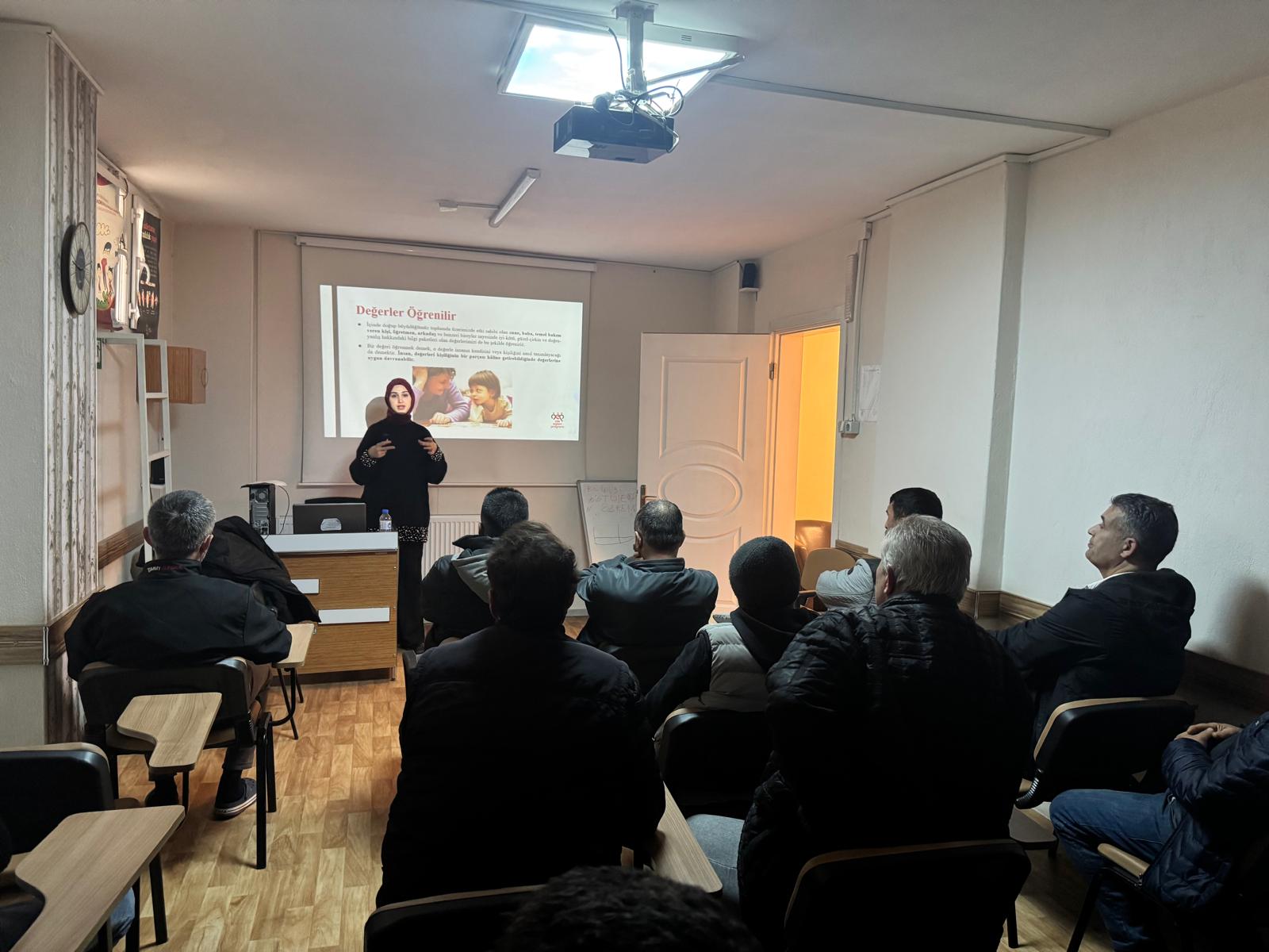 Turgutlu’da Aile Eğitim Programı Kapsamında Eğitimler Gerçekleştirildi