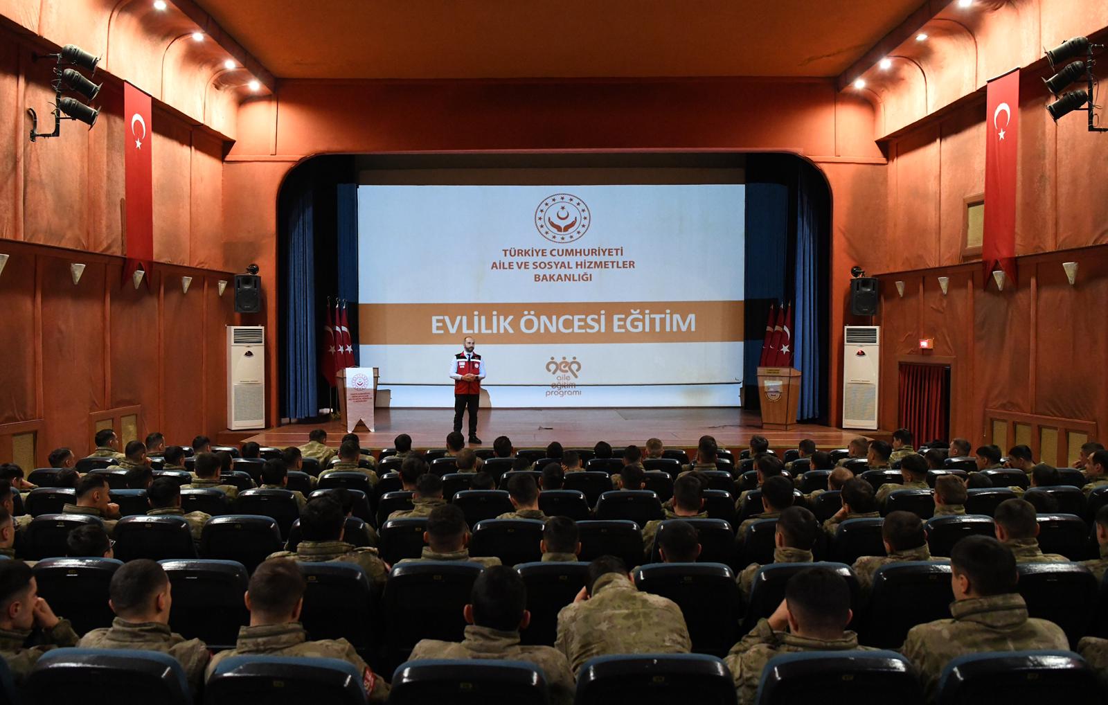 İl Müdürlüğümüzce Evlilik Öncesi Eğitim Programı” Kapsamında 3. Ordu Komutanlığında Vatani Görevini Yerine Getiren Er ve Erbaşlara Eğitim Programı Düzenlendi.