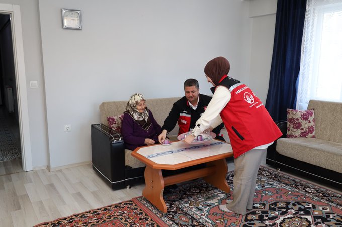 “Kahve Bahane” Diyerek Erzincan’ımızdaki Kıymetli Büyüklerimizi Sıcak Yuvalarında Ziyaret Etmeye Devam Ediyoruz.