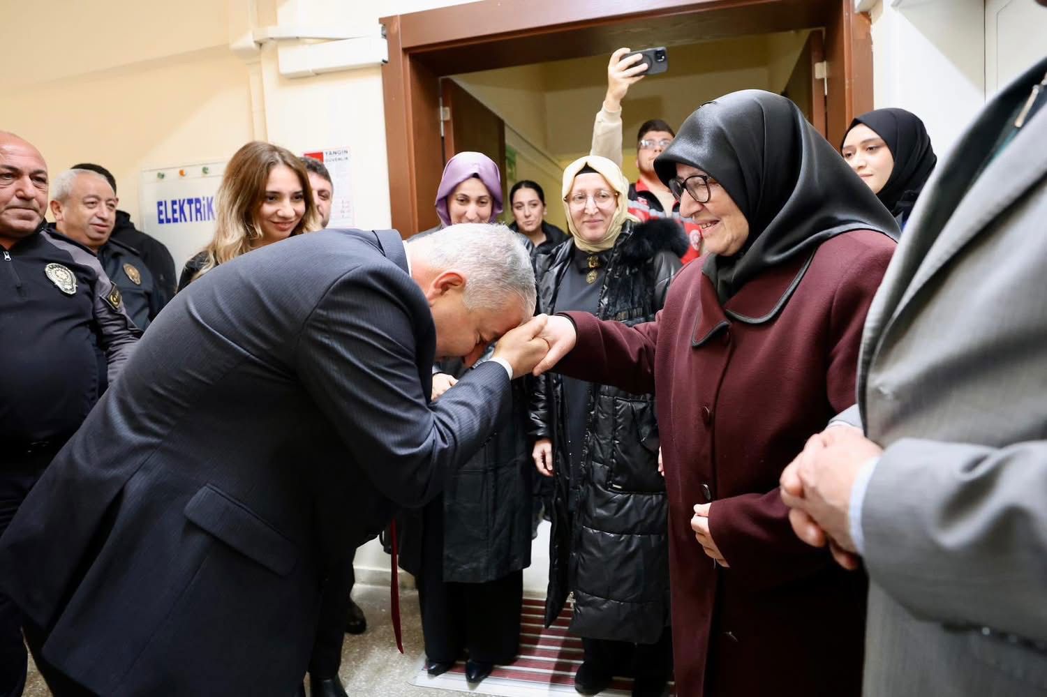 Aziz Şehitlerimizin Kıymetli Ailelerinin her zaman yanlarındayız. - fotoğraf 2