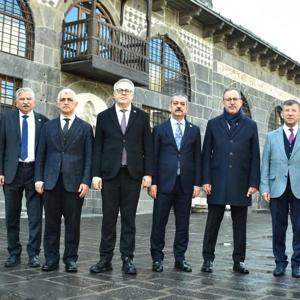 İl Müdürümüz Aydın Polat, TBMM Engelli Bireylerin Sorunlarını Araştırma Komisyonu üyeleriyle birlikte Tarihi Diyarbakır Ulu Camii’ni ziyaret etti. - fotoğraf 1