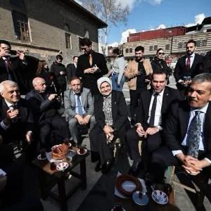 İl Müdürümüz Aydın Polat, TBMM Engelli Bireylerin Sorunlarını Araştırma Komisyonu üyeleriyle birlikte Tarihi Diyarbakır Ulu Camii’ni ziyaret etti. - fotoğraf 4