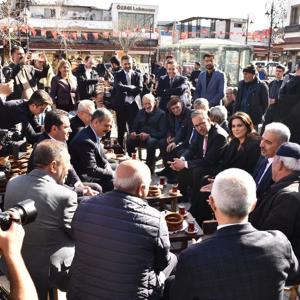 İl Müdürümüz Aydın Polat, TBMM Engelli Bireylerin Sorunlarını Araştırma Komisyonu üyeleriyle birlikte Tarihi Diyarbakır Ulu Camii’ni ziyaret etti. - fotoğraf 2