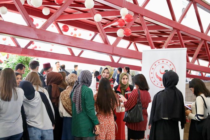 Koruyucu Aile çalışmaları kapsamında Erzincan Binali Yıldırım Üniversitesinde Koruyucu Aile Tanıtımı Gerçekleştirildi.