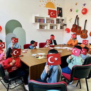 Çocuk Hakları Komitesi Üyesi Yavrularımızın Yaratıcılıklarını Ortaya Koyduğu Cumhuriyet Coşkusuyla Bayrak Yapma Etkinliğini Gerçekleştirdik. - fotoğraf 3