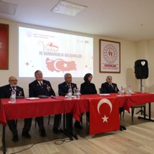 Aziz Şehitlerimizin Değerli Yakınları ve Kahraman Gazilerimiz Erzincan Salih Baba Kız Yurdu Öğrencileriyle bir Araya Gelerek Kahramanlık Hikâyelerini ve Anılarını Paylaştılar. - fotoğraf 2