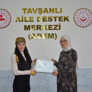 Tavşanlı Aile Destek Merkezi’nde Sertifika Töreni Düzenlendi - fotoğraf 2