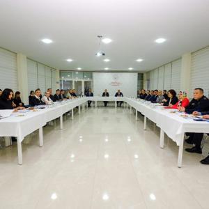 Sayın Valimiz ve İlgili Kurum Yöneticilerinin Katılımlarıyla “Kadına Yönelik Şiddetle Mücadele” Toplantısı’na Katıldı. - fotoğraf 1
