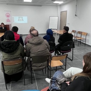 Yenişehir’de Evlenecek Çiftlere Yönelik Bilinçlendirme ve Eğitim Programı Düzenlendi - fotoğraf 1
