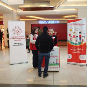 Koruyucu Aile Modeli Tanıtımlarımız Devam Ediyor. Bu Çerçevede Can Park AVM’de Koruyucu Aile Hizmet Modelinin Tanıtımı Yapılarak, Halkımıza Bilgilendirme Yapıldı. - fotoğraf 2