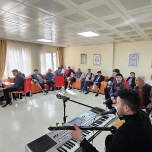 Huzurevinde Kuşaklar Arası Buluşma Gerçekleştirildi - fotoğraf 2