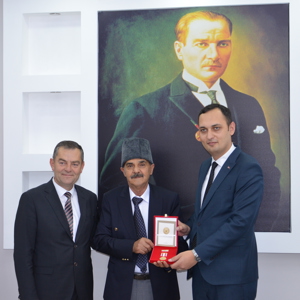 KKTC Milli Mücadele Madalyaları Hak Sahiplerine Verilmeye Devam Ediyor - fotoğraf 1