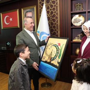 Bakan Yardımcımız Sayın Leman YENİGÜN, Sultangazi Belediye Başkanı Sayın Abdurrahman DURSUN’a Sayın Bakanımız Mahinur ÖZDEMİR GÖKTAŞ’ın Teşekkür Belgesini Takdim Etti - fotoğraf 2