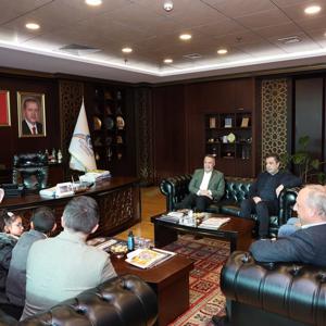 Bakan Yardımcımız Sayın Leman YENİGÜN, Sultangazi Belediye Başkanı Sayın Abdurrahman DURSUN’a Sayın Bakanımız Mahinur ÖZDEMİR GÖKTAŞ’ın Teşekkür Belgesini Takdim Etti - fotoğraf 3
