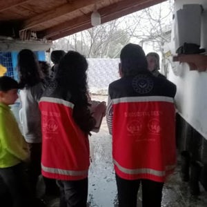 Germencik ilçemizde etkili olan yoğun yağışların ardından meydana gelen taşkınlar sebebiyle evlerini su basan vatandaşlarımıza yönelik saha destek çalışmalarımız - fotoğraf 2