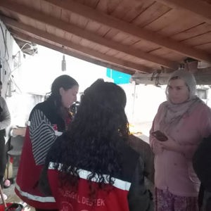 Germencik ilçemizde etkili olan yoğun yağışların ardından meydana gelen taşkınlar sebebiyle evlerini su basan vatandaşlarımıza yönelik saha destek çalışmalarımız - fotoğraf 1