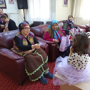 Edirne Huzurevi’nde Yaslilar ve Minikler Sevgi Gününde Bulustu. - fotoğraf 3
