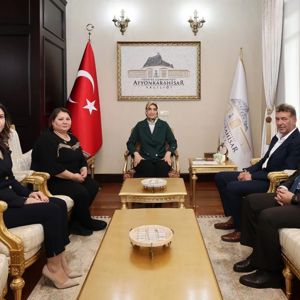 Türkiye’nin ilk Geçici Koruyucu Ailesi Olan ve İlimizde Yaşayan Asuman ve Serdar Akman çifti, Sayın Valimiz Kübra Güran Yiğitbaşı’na Ziyaret - fotoğraf 4