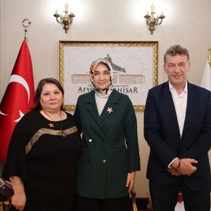 Türkiye’nin ilk Geçici Koruyucu Ailesi Olan ve İlimizde Yaşayan Asuman ve Serdar Akman çifti, Sayın Valimiz Kübra Güran Yiğitbaşı’na Ziyaret - fotoğraf 1