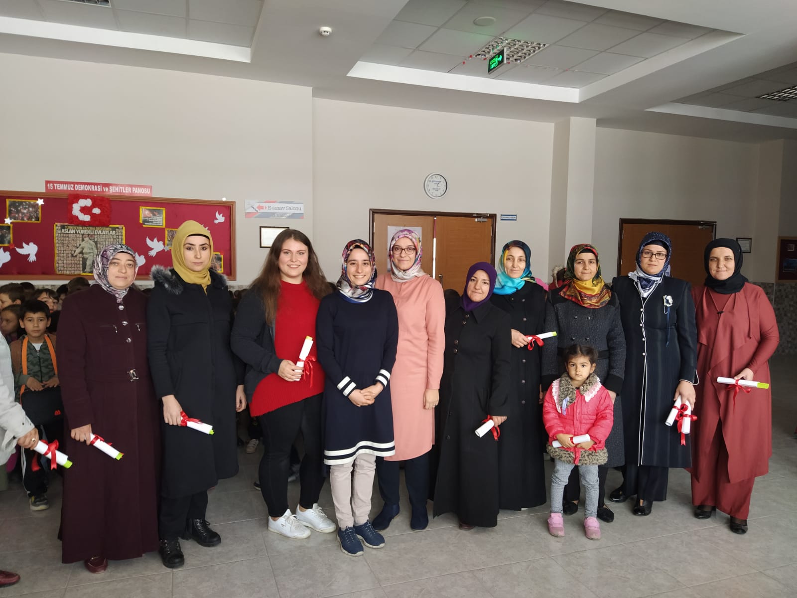 Ebeveyn Okulu Kurs Programı Katılım Belgeleri Verildi