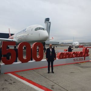 Türk Hava Yolları’nın 500. Uçak Lansman Töreni, her ilden bir şehit çocuğunun katılımıyla anlamlı bir buluşmaya sahne oldu. - fotoğraf 1