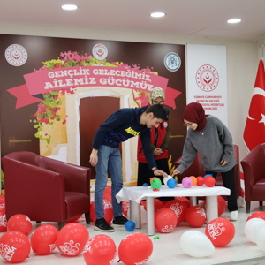 “Gençlik Geleceğimiz, Ailemiz Gücümüz” Bakanlığımız Himayesinde İl Müdürlüğümüz Koordinesinde “Evlenecek Gençlerin Desteklenmesi Projesi”nden Yararlanan Yeni Evli Çiftlerimizle “Aile Buluşmaları” Programında bir Araya Geldik. - fotoğraf 5