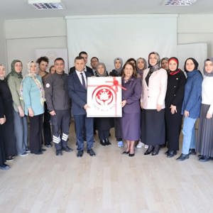 Aile Ve Sosyal Hizmetler Bakan Yardımcımız Sayın Dr. Sevim Sayım Madak İl Müdürlüğümüzü Ve Sosyal Hizmet Merkezimizi Ziyaret Etti - fotoğraf 1