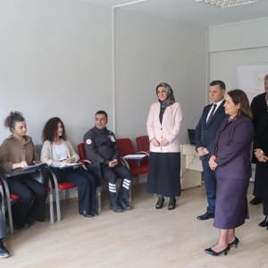 Aile Ve Sosyal Hizmetler Bakan Yardımcımız Sayın Dr. Sevim Sayım Madak İl Müdürlüğümüzü Ve Sosyal Hizmet Merkezimizi Ziyaret Etti - fotoğraf 3