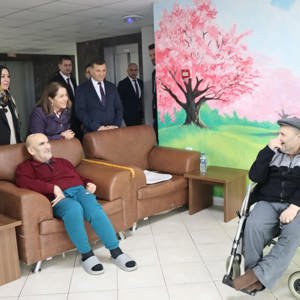 Aile Ve Sosyal Hizmetler Bakan Yardımcımız Sayın Dr. Sevim Sayım Madak Yücel Huzurevimizi Ziyaret Etti - fotoğraf 10