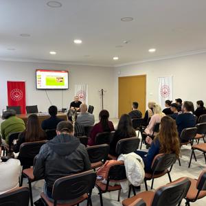 Edirne Aile ve Sosyal Hizmetler İl Müdürlüğünde Çalışan Personele Basın ve Sosyal Medya İçerikleri İle İlgili Hizmet İçi Eğitim Düzenlendi. - fotoğraf 2