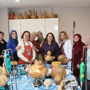 Sayın Dr. Sevim Sayım Madak Safranbolumuzda Kadın Emeğiyle Güçlenen Umuduyla Büyüyen Aile Destek Merkezimizi Ziyaret Etti - fotoğraf 5