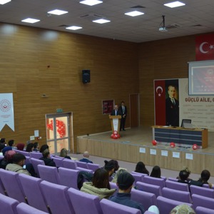 ''Gençlik Geleceğimiz, Ailemiz Gücümüz” mottosuyla Aile Buluşması Programı  - fotoğraf 6