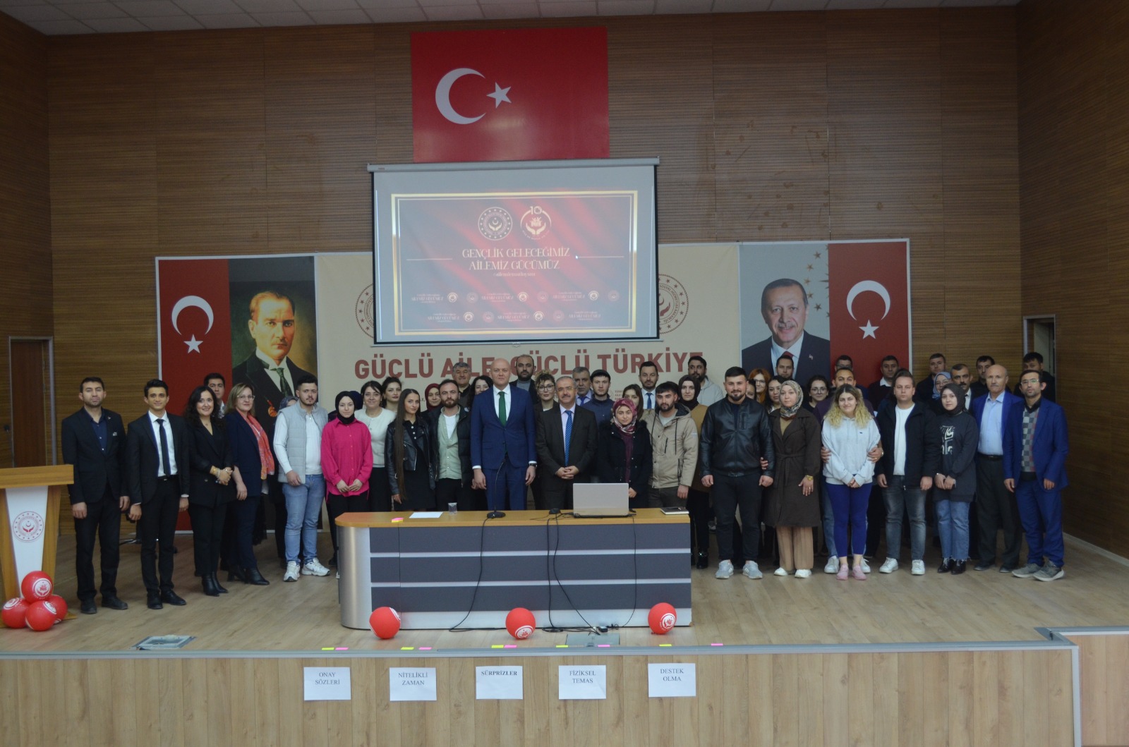 ''Gençlik Geleceğimiz, Ailemiz Gücümüz” mottosuyla Aile Buluşması Programı 