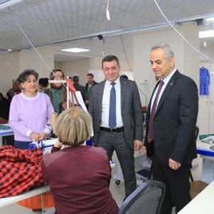 MODÜLER AİLE EĞİTİM PROGRAMINDA SERTİFİKA ALMAYA HAK KAZANAN KURSİYERLERE SERTİFİKALARI VERİLD - fotoğraf 3
