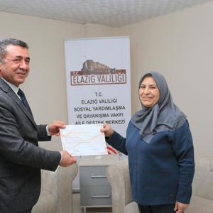 MODÜLER AİLE EĞİTİM PROGRAMINDA SERTİFİKA ALMAYA HAK KAZANAN KURSİYERLERE SERTİFİKALARI VERİLD - fotoğraf 7
