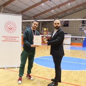 2026 Yılı Personeller Arası Voleybol Turnuvamızın Final Maçı ve Kupa Töreni, İl Müdürümüz Sn. Ömer TURAN’ın Katılımıyla Gerçekleşmiştir - fotoğraf 2