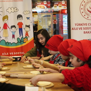 Koruyucu Aile Yanında Büyüyen Kıymetli Yavrularımızla Harika bir Pizza Yapım Etkinliğinde bir Araya Geldik. - fotoğraf 1