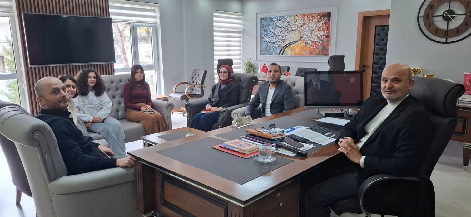 İl Müdürümüz Yakup KÜTÜK başkanlığında, koruyucu aile ve geçici koruyucu aile hizmetlerine ilişkin iş ve işlemlerin değerlendirilmesi amacıyla toplantı gerçekleştirildi