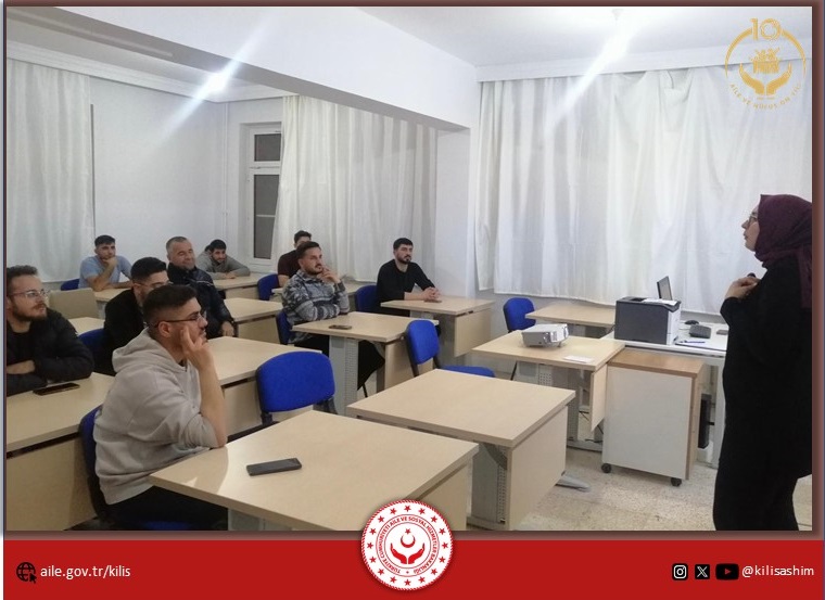 Bilal-i Habeş Yurt Müdürlüğünde kalan üniversite öğrencilerine yönelik evlilik öncesi eğitim programı gerçekleştirildi. Eğitim kapsamında; sağlıklı iletişim, evlilikte uyum, aile içi roller ve karşılıklı anlayışın önemi gibi konular ele alındı. Gençlerin evlilik sürecine bilinçli ve sağlıklı bir bakış açısıyla hazırlanmasını amaçlayan program, öğrencilerin katılımı ve ilgisiyle tamamlandı.