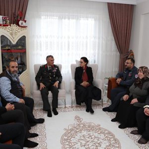 Kahraman Şehidimiz Ömer Delibaş’ın Ailesine Ziyaret - fotoğraf 2