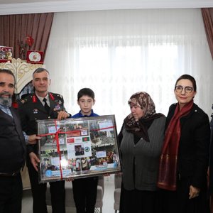 Kahraman Şehidimiz Ömer Delibaş’ın Ailesine Ziyaret - fotoğraf 1