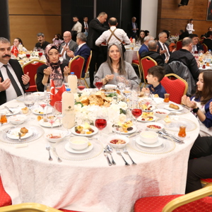 Eskişehir’de "Büyük Aile Sofrası": Şehit Yakınları ve Gaziler İftarda Buluştu - fotoğraf 3