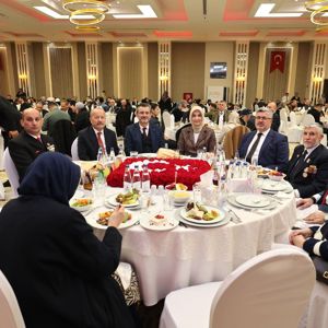 Büyük Aile Sofrasında Şehit Aileleri ve Gazilerimizle İftar - fotoğraf 4
