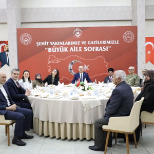 Büyük Aile Sofrası - fotoğraf 1