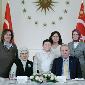 Cumhurbaşkanı Erdoğan ve Bakanımız Göktaş Şehit Aileleri İle İftar Programı'na katıldı - fotoğraf 1